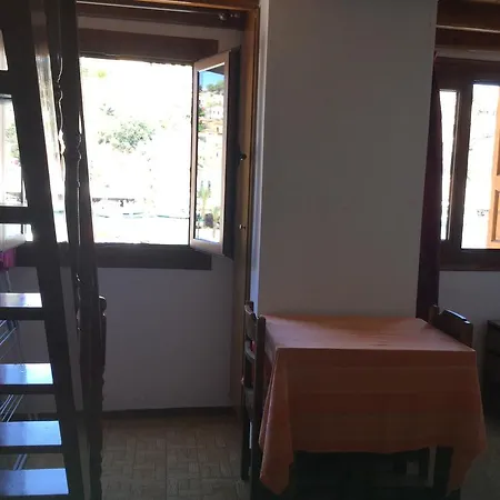 Captain's Apartmanhotel Szími